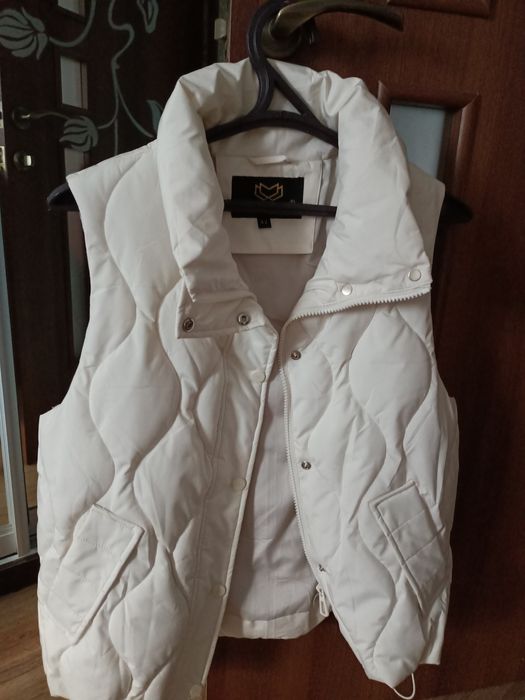 Желетка нова зручна