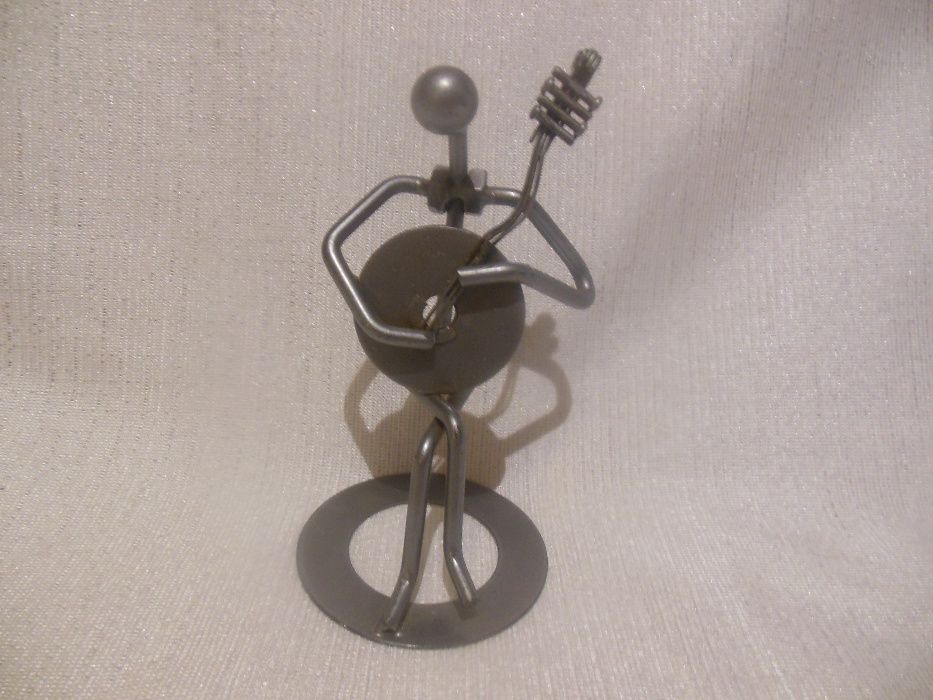 Figurka gitarzysta metaloplastyka