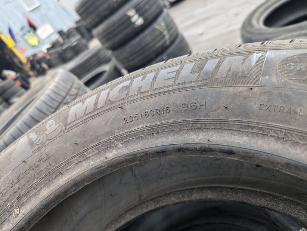 205/60R16 Michelin