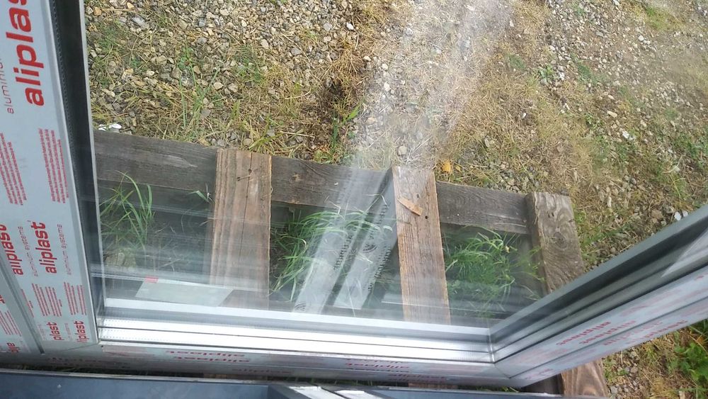 Okno aluminiowe 88/143 szare trzy szybowe