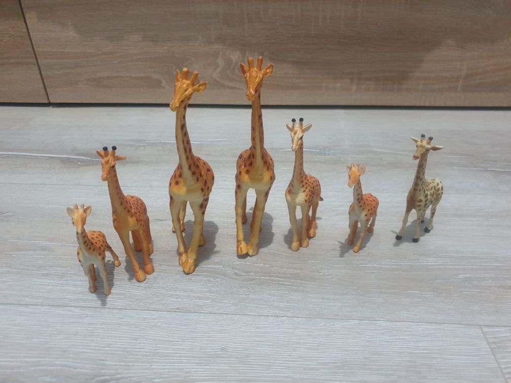 Figurki żyraf - komplet