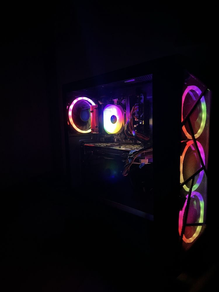 Komputer gamingowy rgb do gier