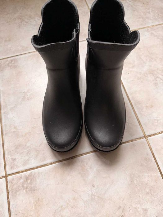 Класичні укорочені резинові жіночі чоботи