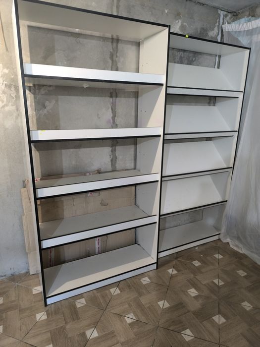 Полки або стелажі в магазин