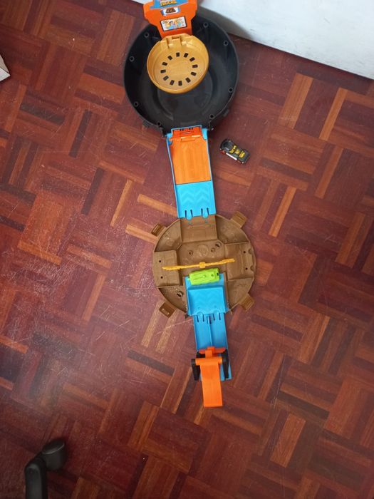 Hot wheels pneu acrobático