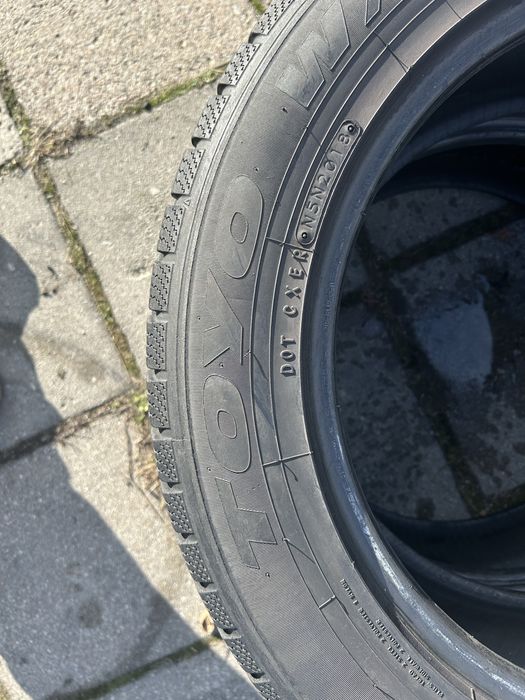 88 Opony Zimowe TOYO 215/60/17 Bardzo Ładne