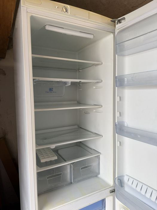 Холодильник Indesit