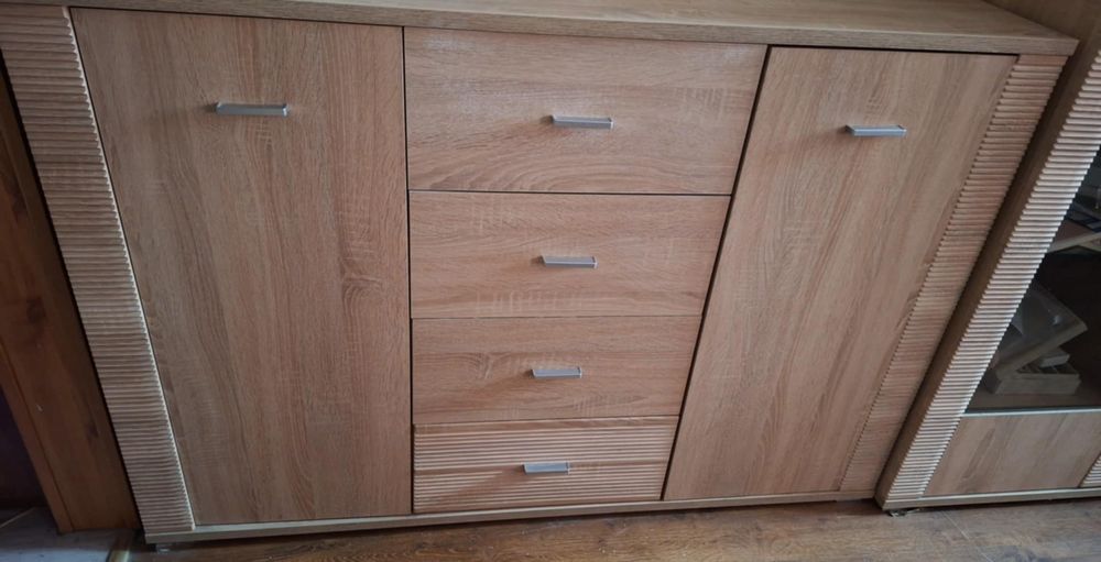 Komody i półka w kolorze dąb sonoma