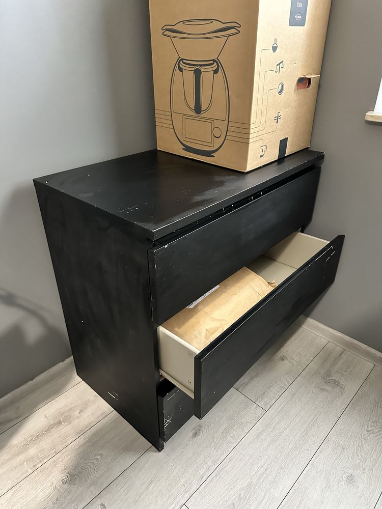 Szafka z IKEA malowana na czarno