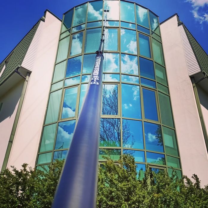 Mycie okien, przeszkleń, paneli fotowoltaicznych wodą demineralizowaną