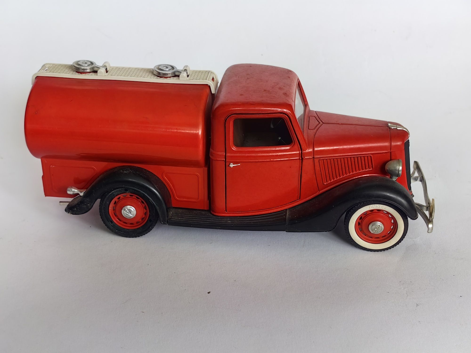 Solido 1:18 Ford V8 okazja