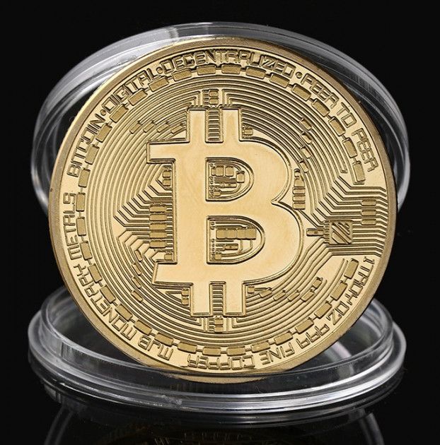 Монета Биткоин в капсуле