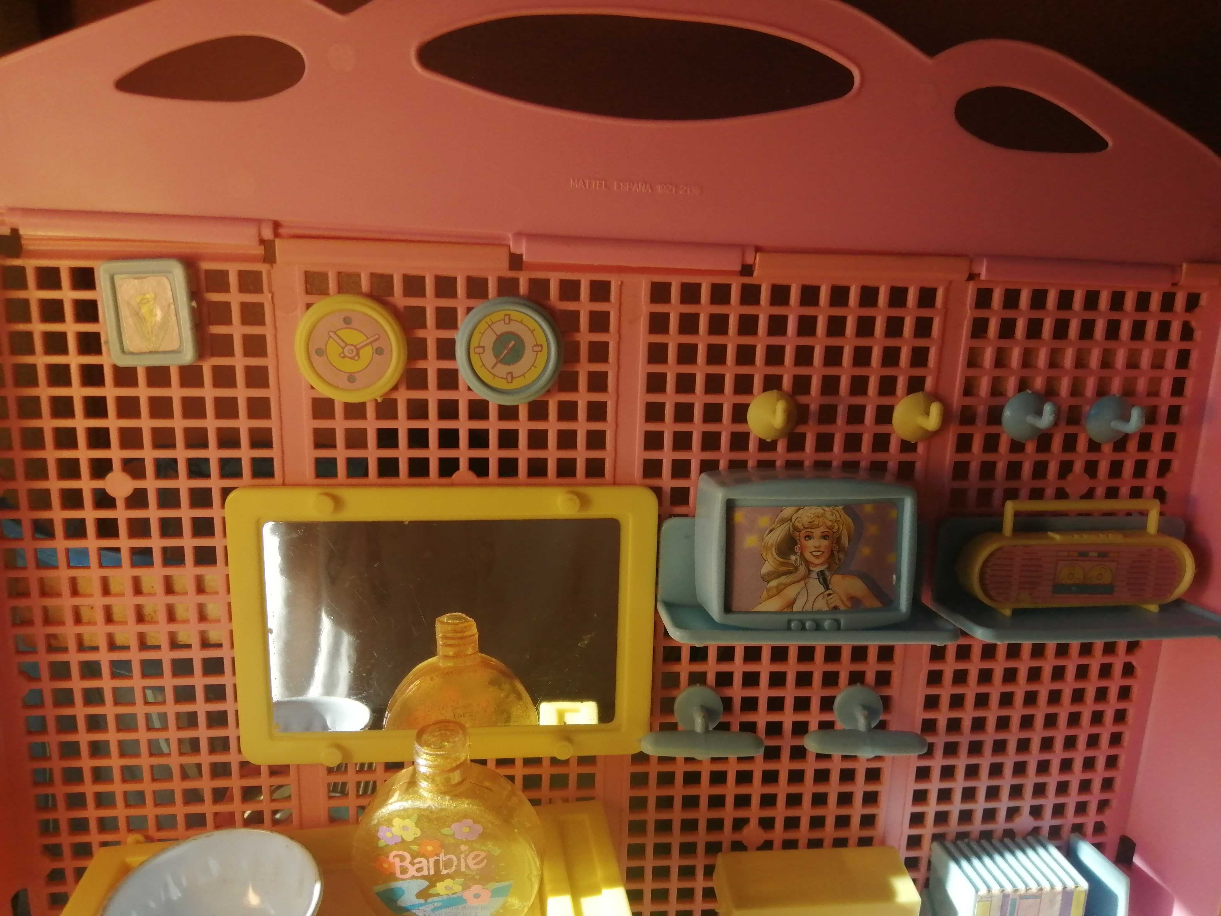 Quarto de dormir e sala de estudo Skipper e Barbie