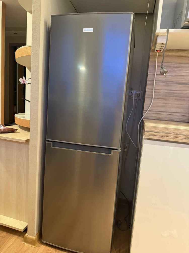Sprzedam Lodówkę MPM-147-KB-12 144cm z zarmazalnikiem dolnym srebrną