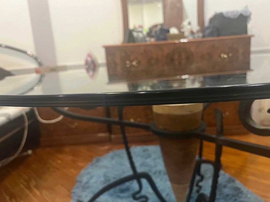Круглий скляний стіл на металевій кований підставці - 12000грн