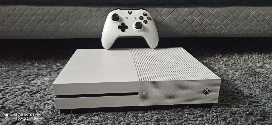 Konsola Xbox One S, 1 tb, 8 gier, 1 PAD