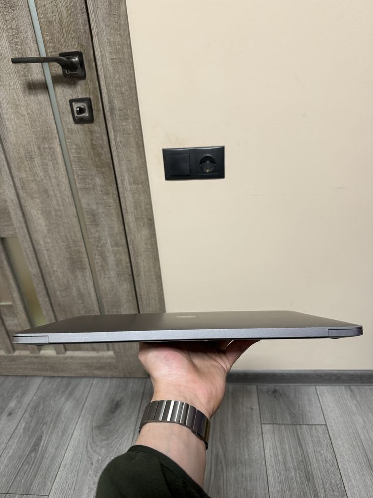 Macbook pro 16 2019 core i9 16/1tb amd pro 5500m 4gb