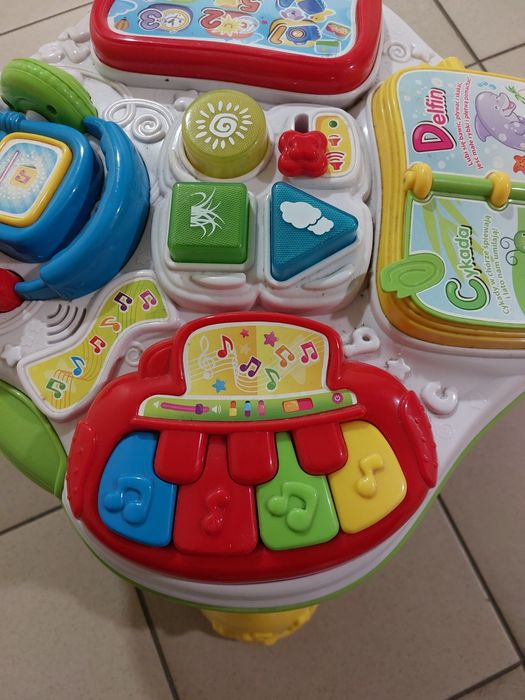 Stoliczek edukacyjny interaktywny Clementoni