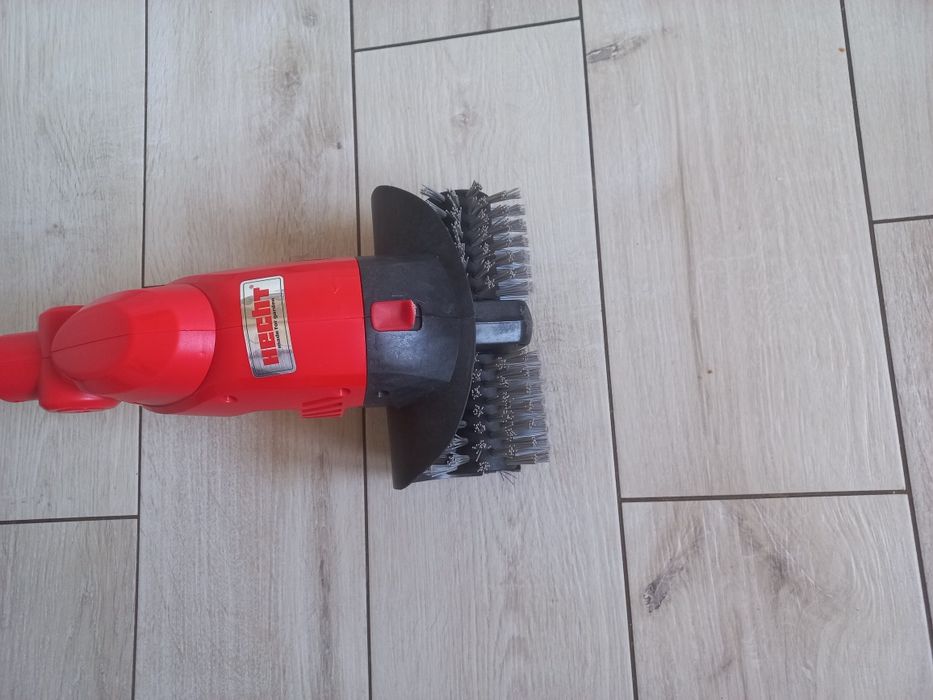 Zamiatarka elektryczna do kostki brukowej