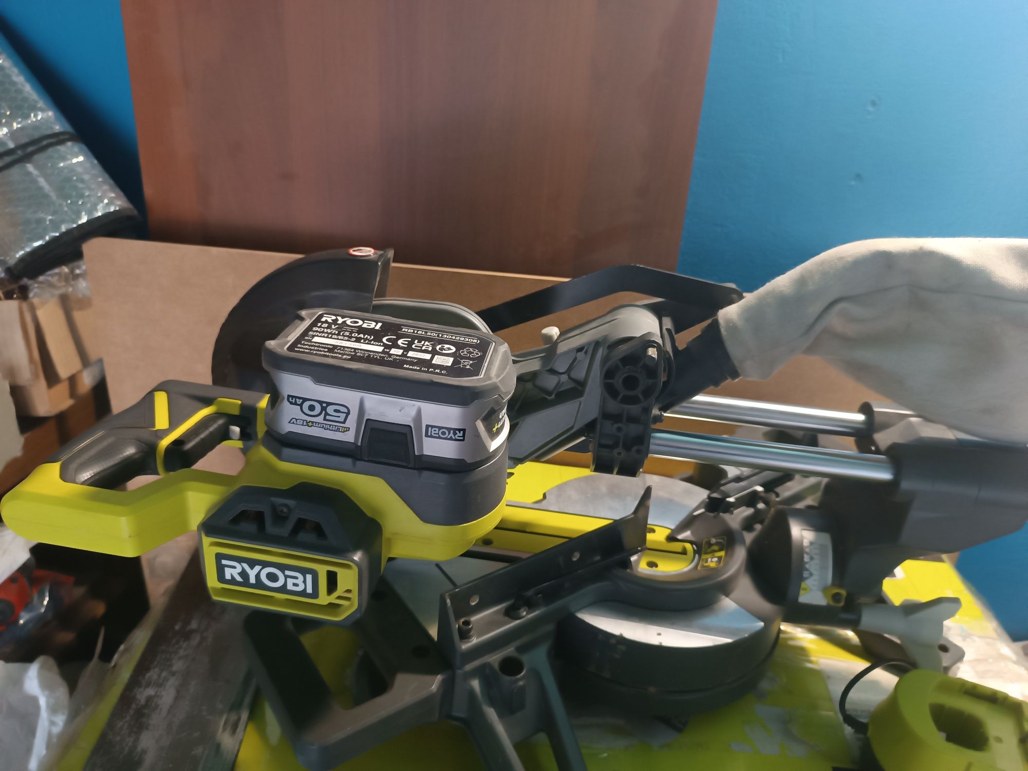Пила торцовочная Ryobi ONE+ RMS18190