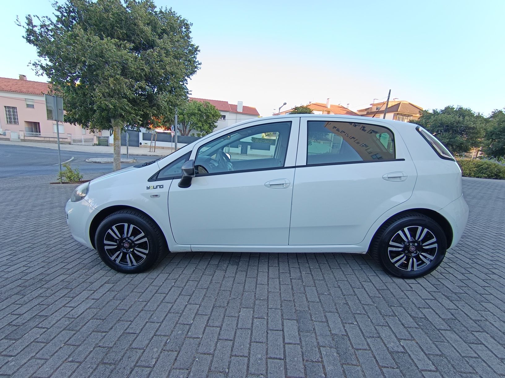 Fiat Punto (Young) 1.2L Nacional