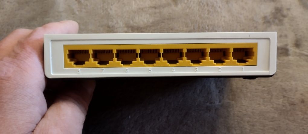 TP-LINK TL-SF1008D 100mb/s