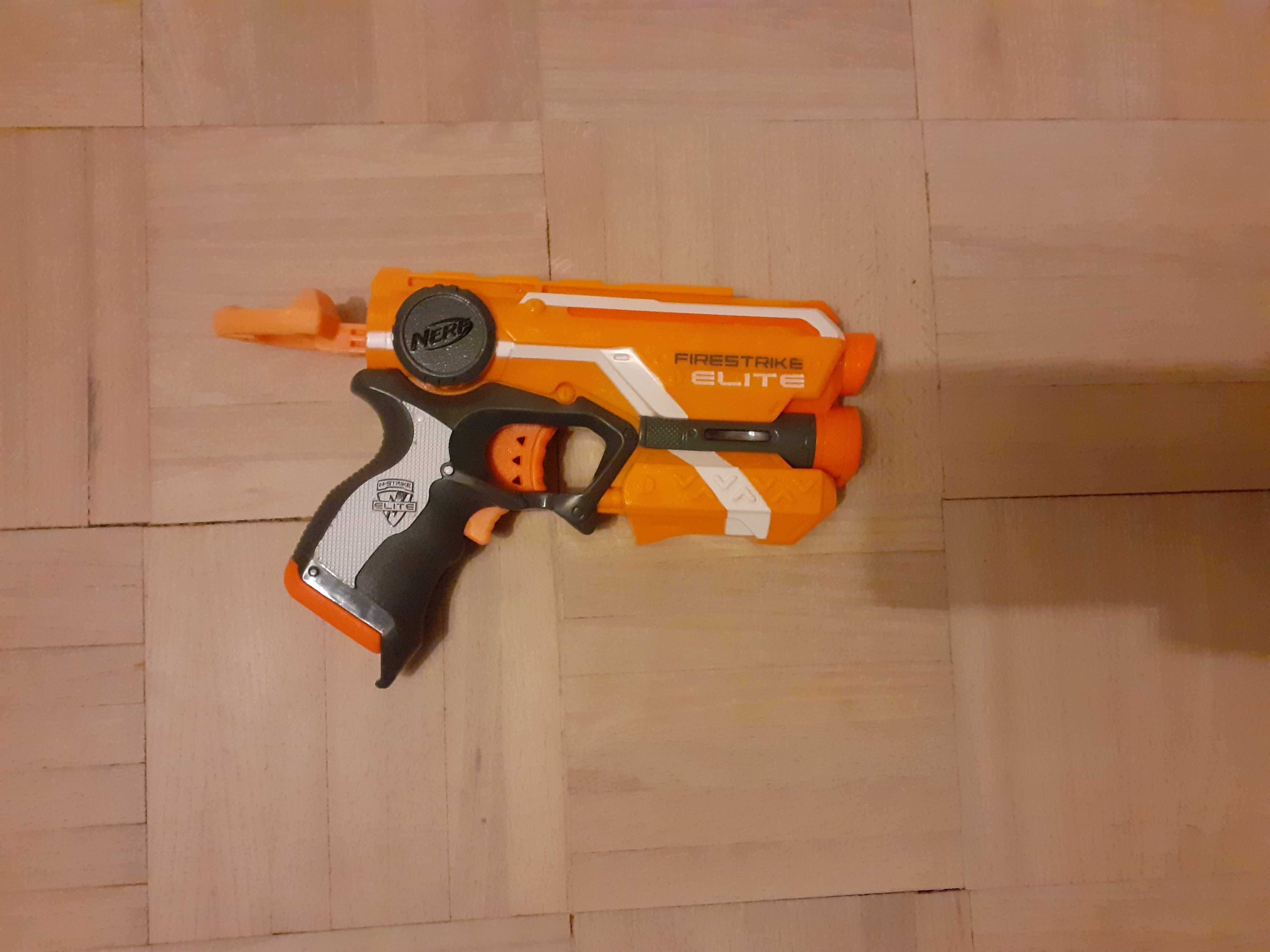 Nerf (6 pistoletów + akcesoria)