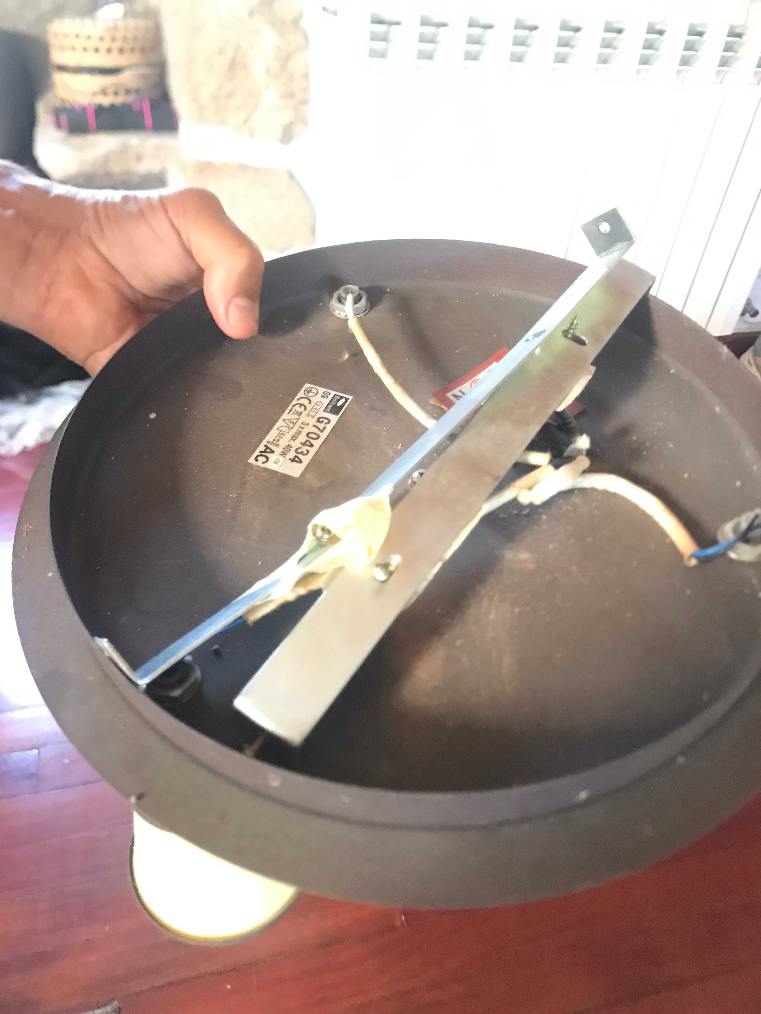 Candeeiro de tecto três lampadas