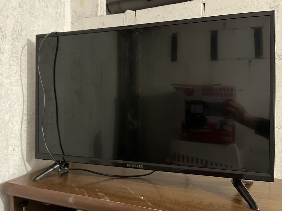 Tv hyker 32” LED