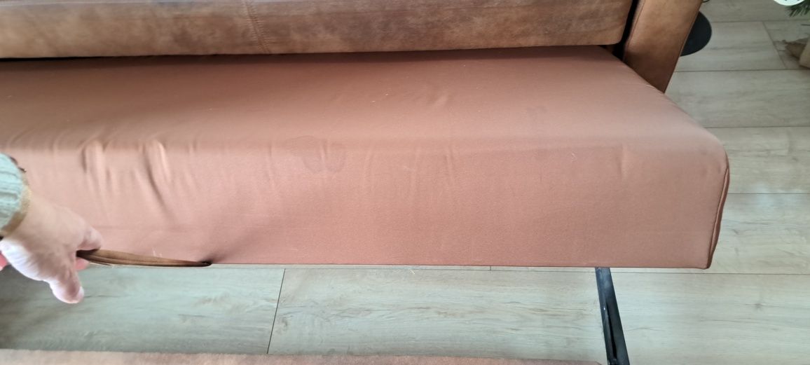 Sofa rozkladana i 2 pufy