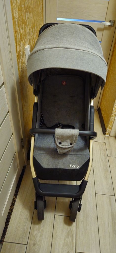 Прогулянкова коляска Carrello Echo
