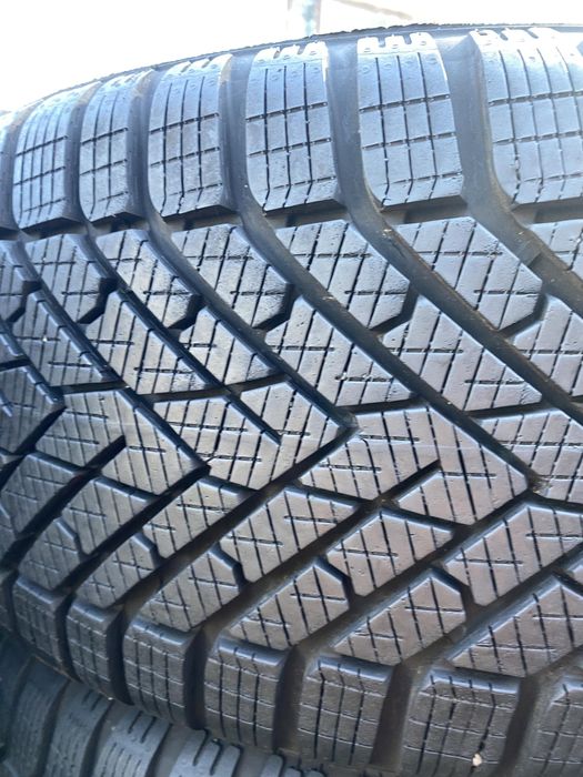 225 40 18 Pirelli Winter 2 99% Зима 2024 Гарантія
