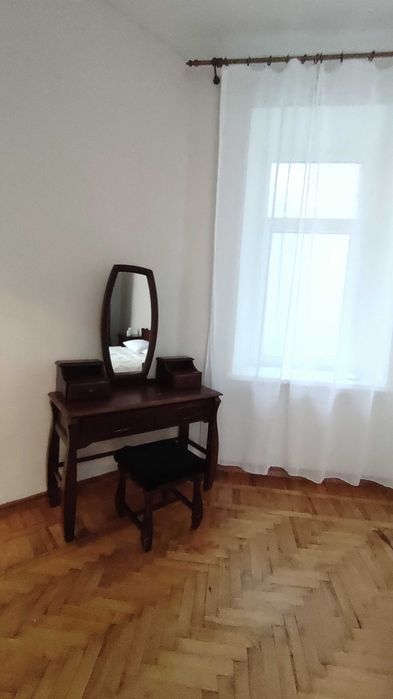 Сдам до травня. Від ріелтора. 2 кімнатна, Осипова/Троїцька.