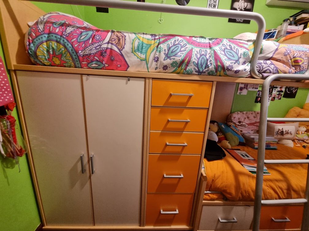Móvel Beliche criança com 2 camas com escada roupeiro e 2 prateleiras