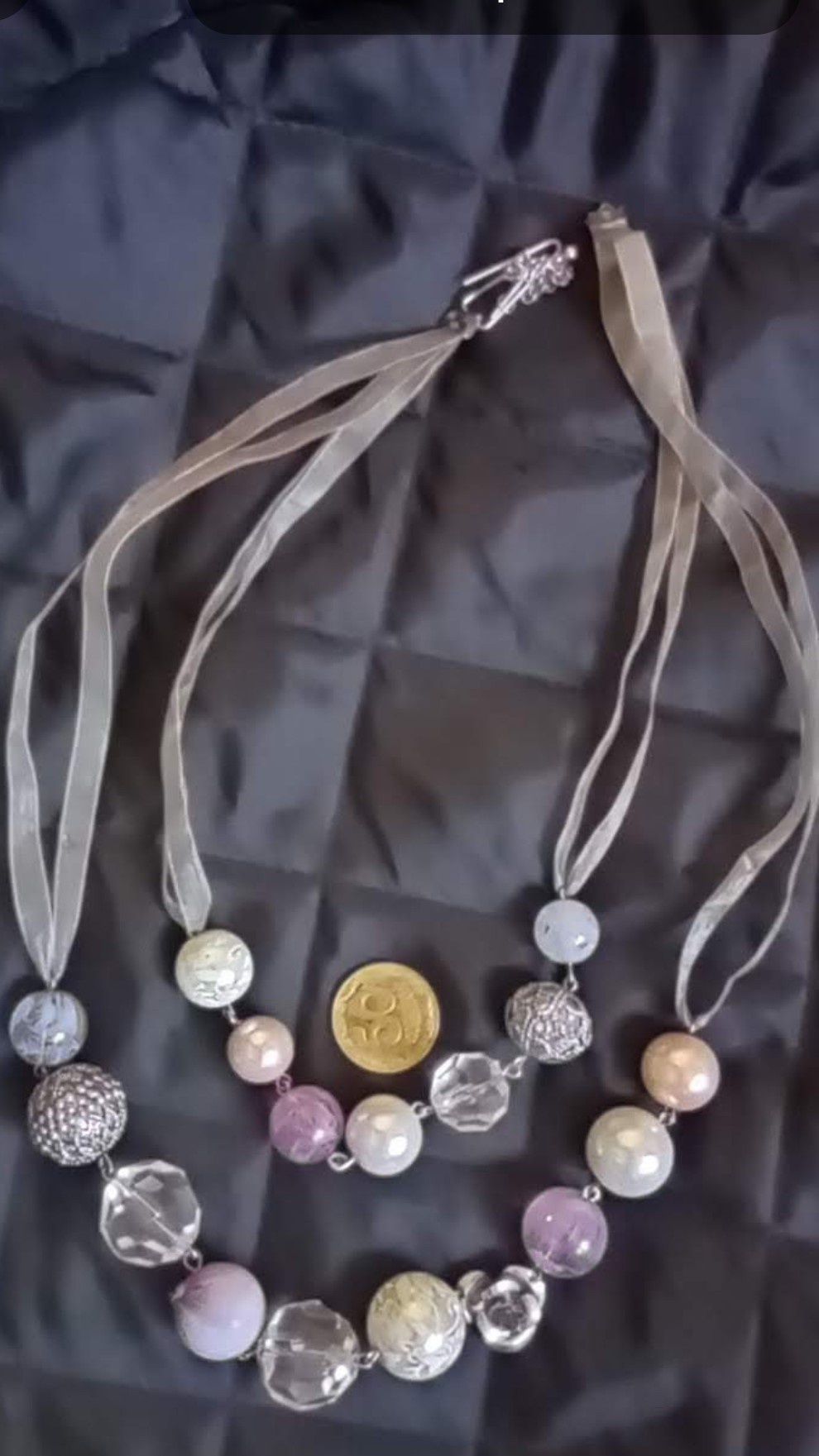 Ожерелье на ленточках из крупных шариков