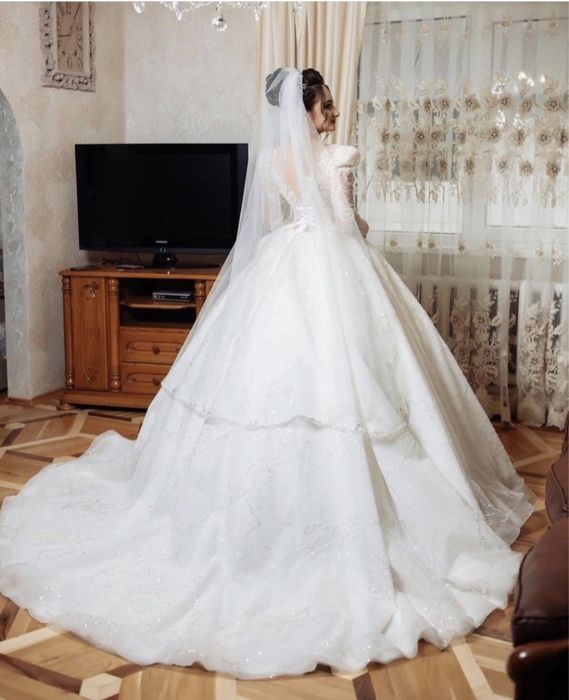 Весільна сукня