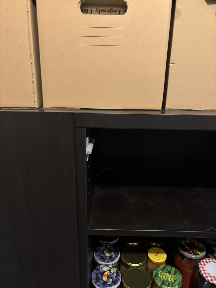 Brązowy kredens, szafka Ikea Besta Inreda