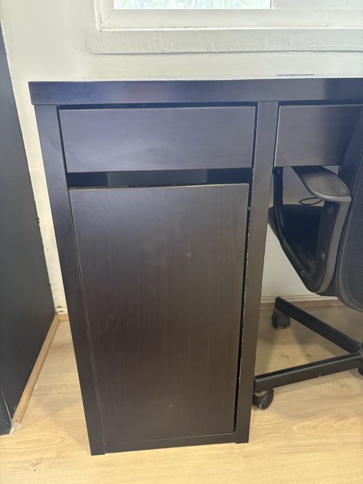 Secretaria + cadeira com algumas marcas de uso, entrego na zona de lx