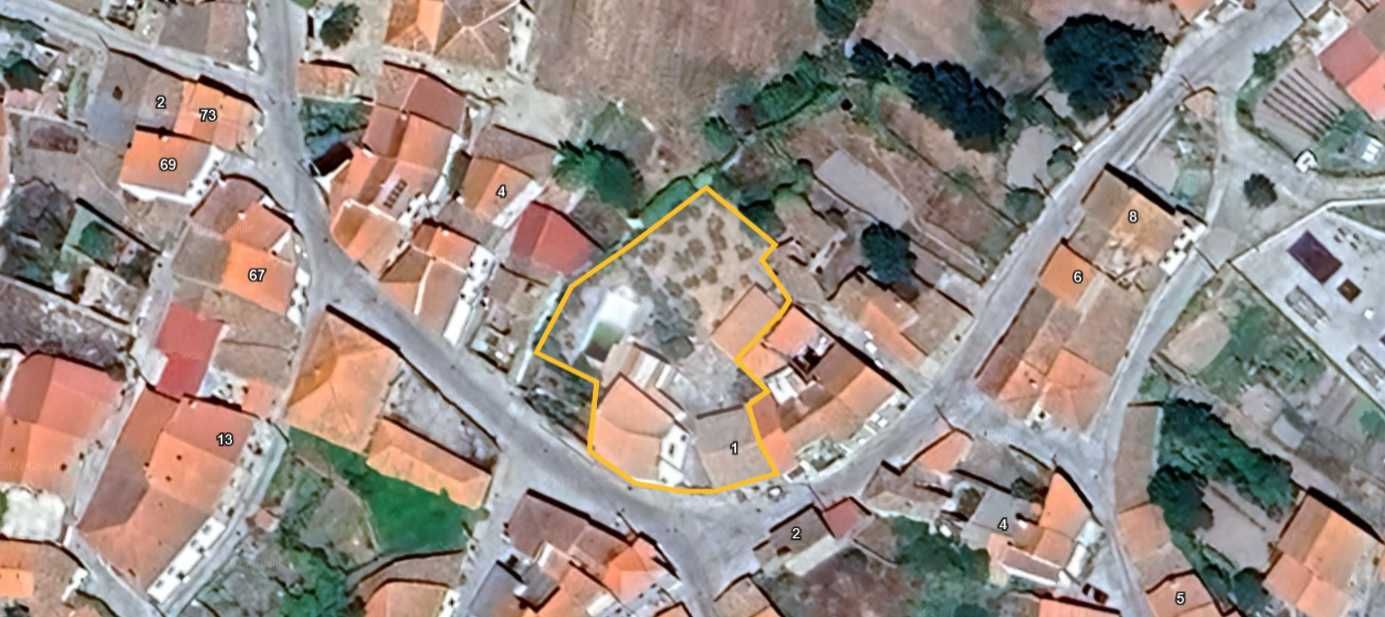 Moradia T4 com terreno - Mata de Lobos (Figueira de Castelo Rodrigo)