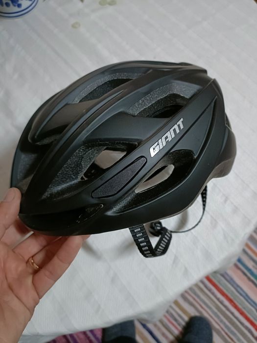 Capacete ciclismo Giant com luz
