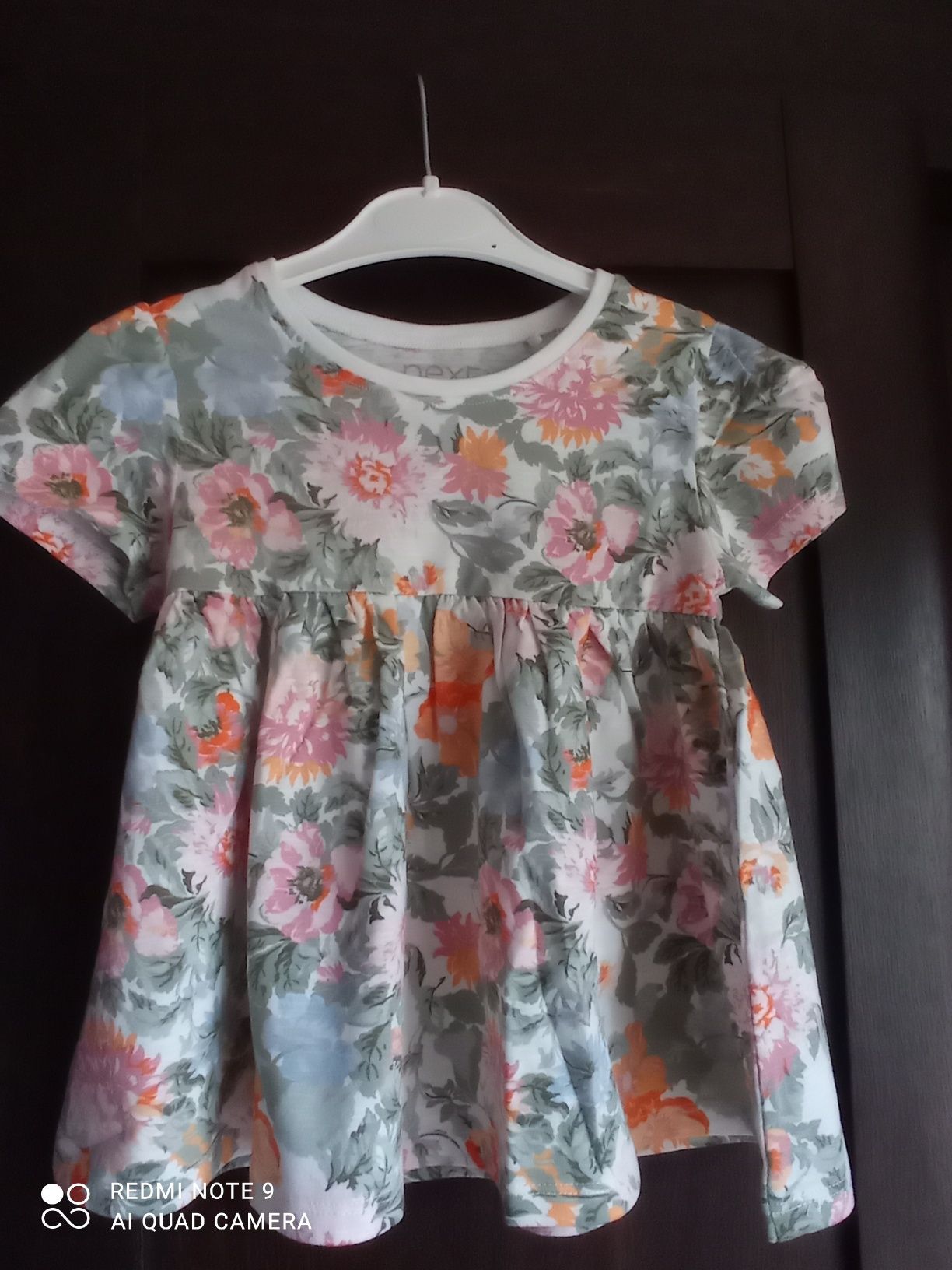 Sukienka kolorowa w kwiaty 86 Next t-shirt
