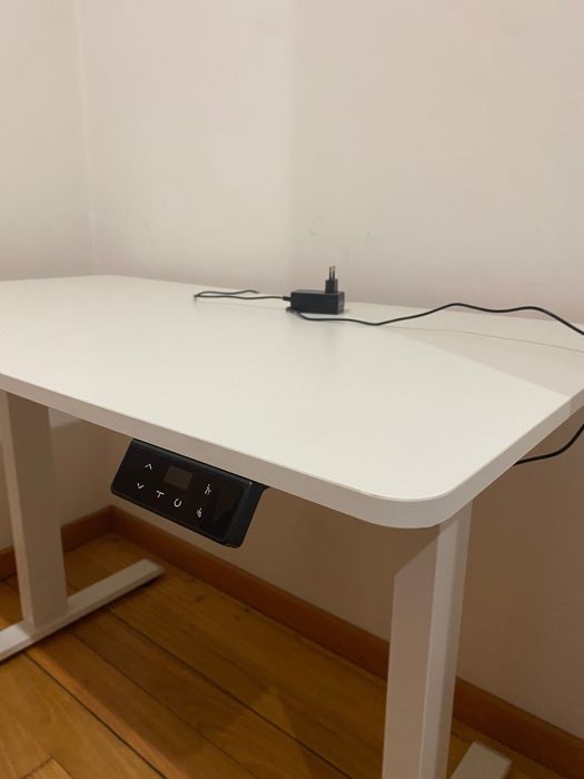 SANODESK – Secretária Elevatória Elétrica (110x54 cm) – Como Nova