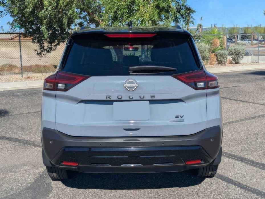 Nissan Rogue SV      2023