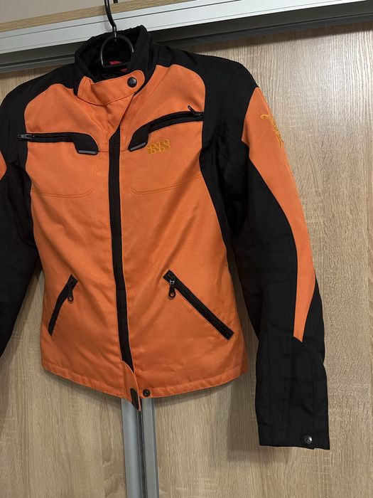 Жіноча мото-куртка в ідеальному стані Розмір S