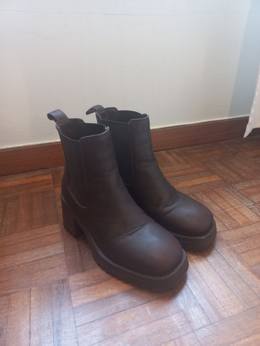 Botas castanhas em pele, tamanho 35
