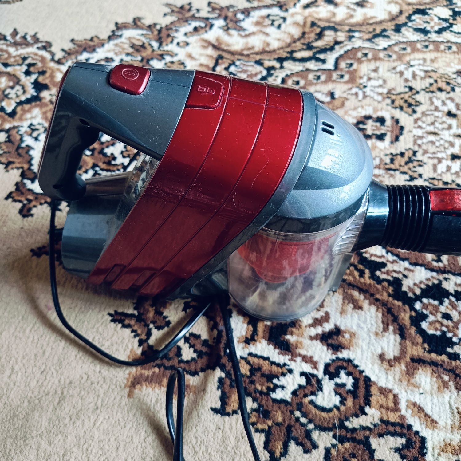 Продам  безмешковый пылесос
