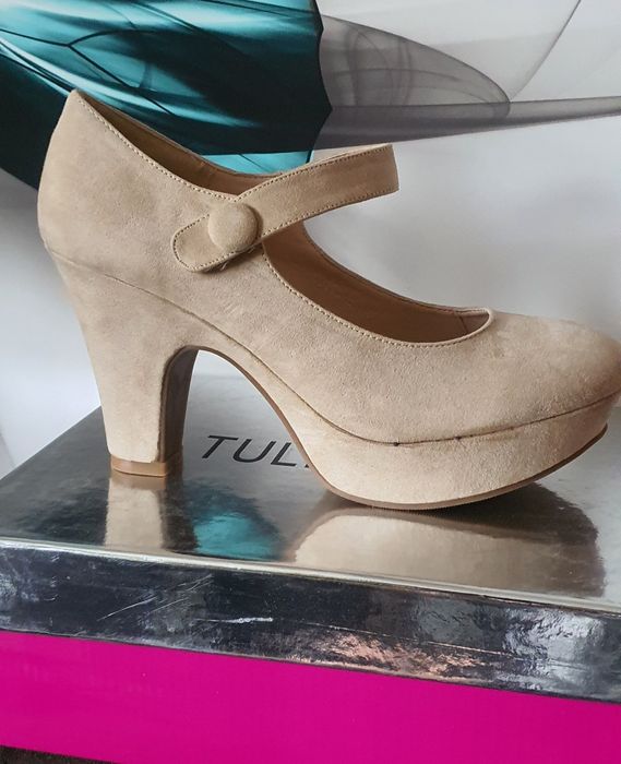 Czółenka na platformie zamsz