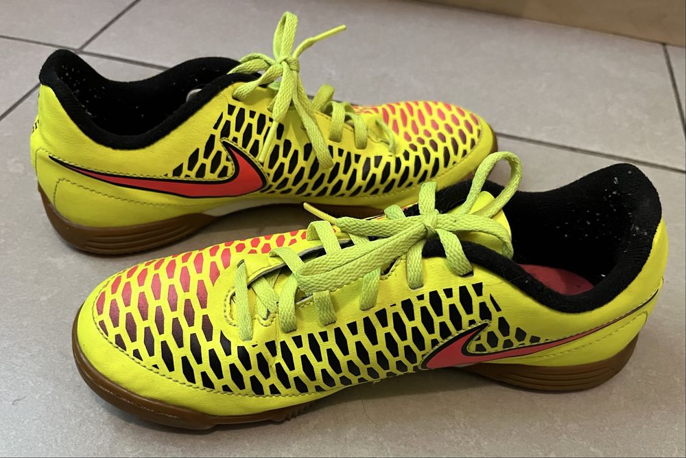 Продам nike для футзала 37,5 (23,5 см)