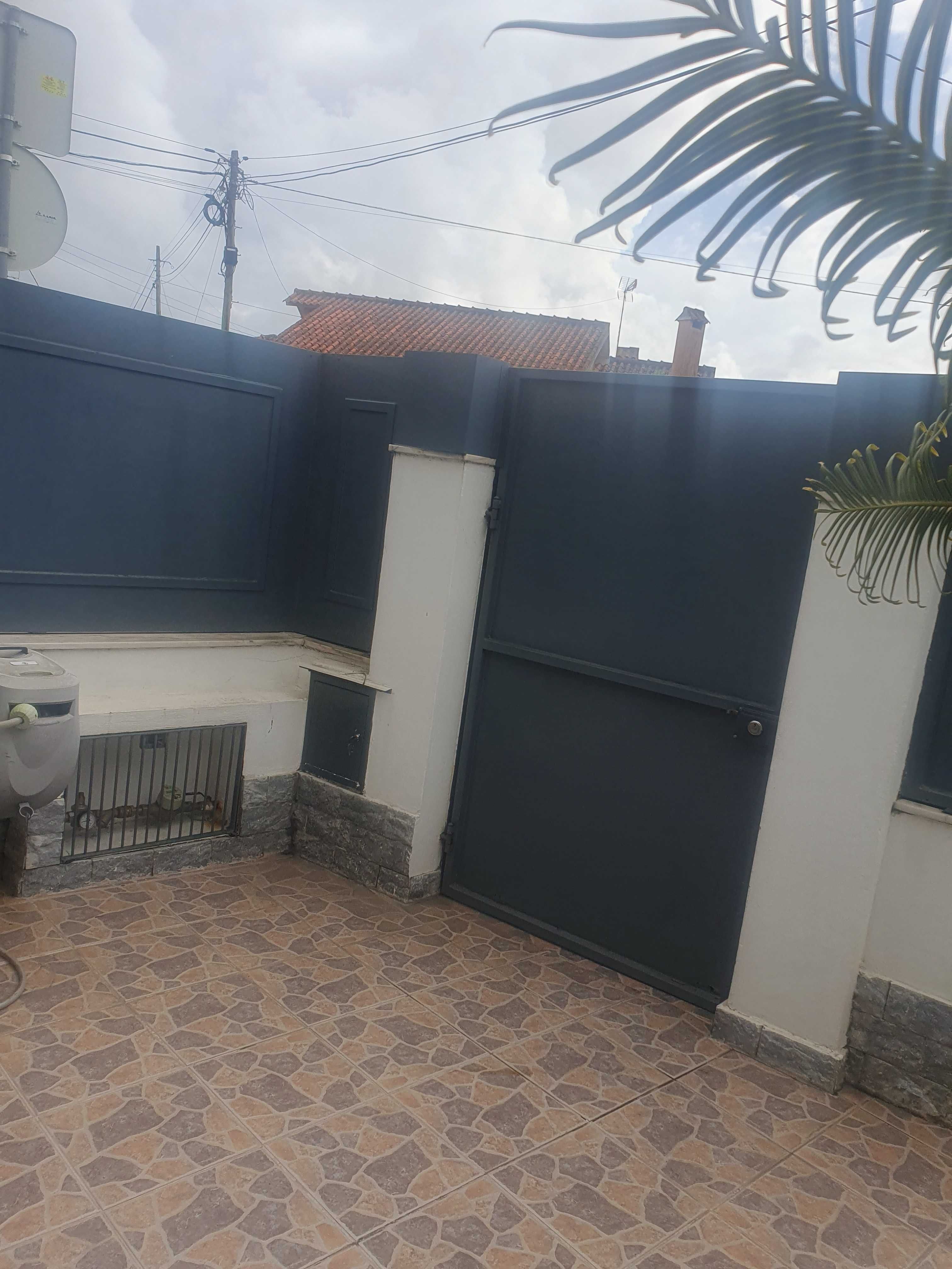 Vendo portão de ferro