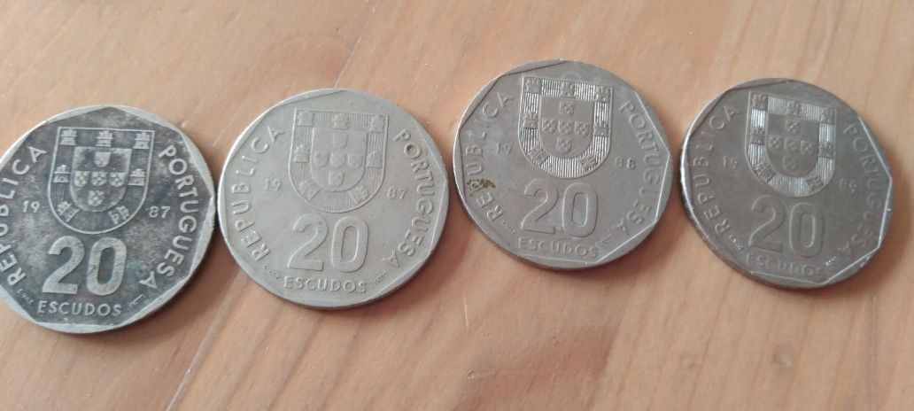 18 moedas de escudos - várias datas